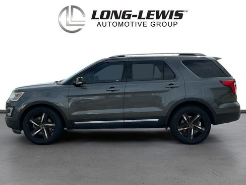 Used 2017 Ford Explorer XLT w/ Equipment Group 202A FWD image 2