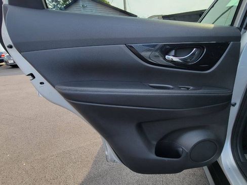 Used 2018 Nissan Rogue SL w/ Premium Package AWD/4WD image 26