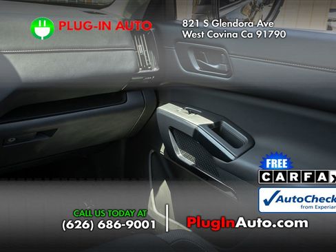 Used 2025 Nissan Pathfinder SV FWD image 18
