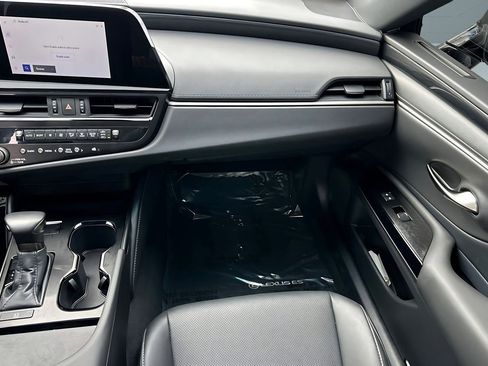 Certified 2025 Lexus ES 350 image 28