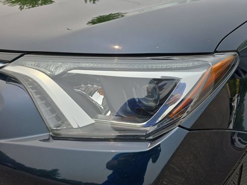 Certified 2018 Toyota RAV4 XLE AWD/4WD image 37