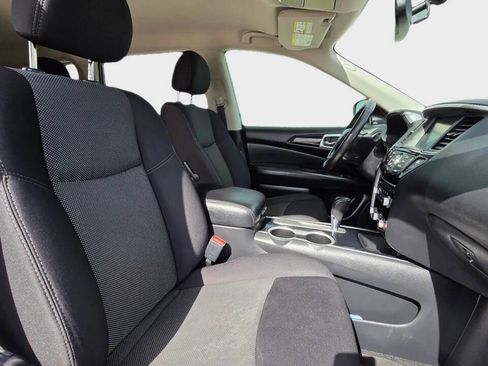 Used 2019 Nissan Pathfinder SV image 13