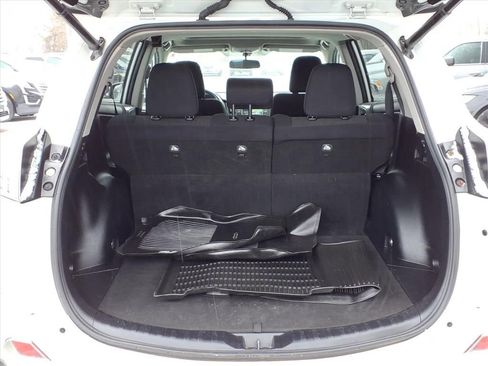 Used 2016 Toyota RAV4 XLE w/ Four Season Floor Mat Package image 10
