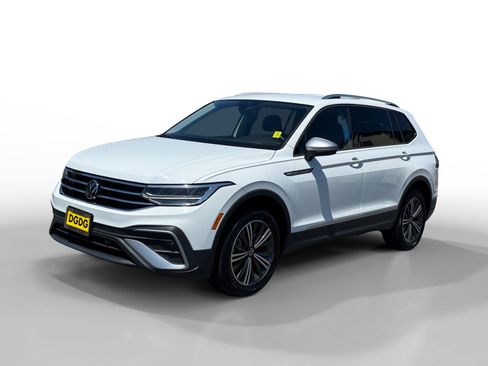Used 2024 Volkswagen Tiguan SE AWD/4WD image 1