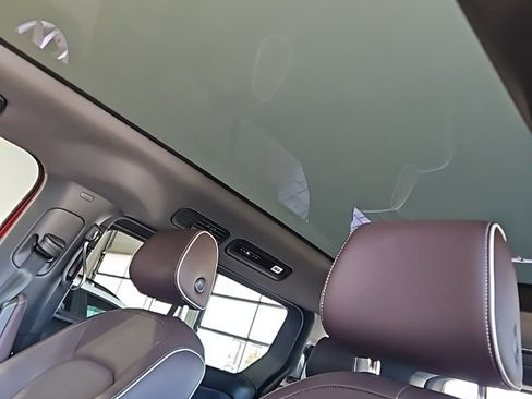 Used 2025 Volkswagen ID. Buzz Pro S Plus image 28