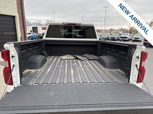 Used 2025 Chevrolet Silverado 2500 Custom w/ Custom Value Package image 13