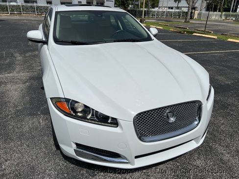 Used 2013 Jaguar XF image 15