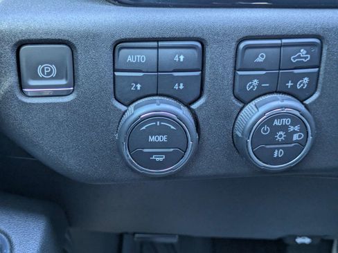 Used 2024 Chevrolet Silverado 2500 LTZ w/ LTZ Convenience Package AWD/4WD image 13