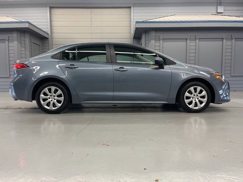 Used 2020 Toyota Corolla LE image 8