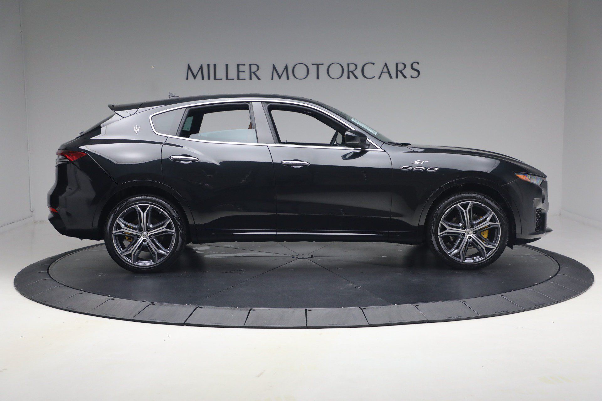 Certified 2022 Maserati Levante GT AWD/4WD image 9