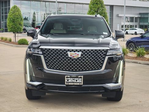 Used 2022 Cadillac Escalade Premium Luxury AWD/4WD image 2