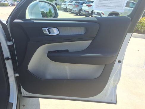 Certified 2024 Volvo XC40 B5 Plus AWD/4WD image 21