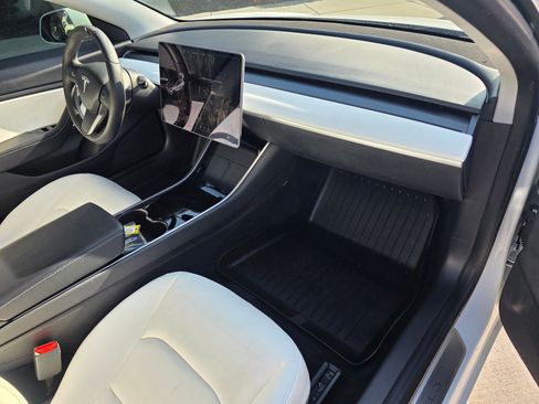 Used 2020 Tesla Model 3 Standard Range Plus image 32