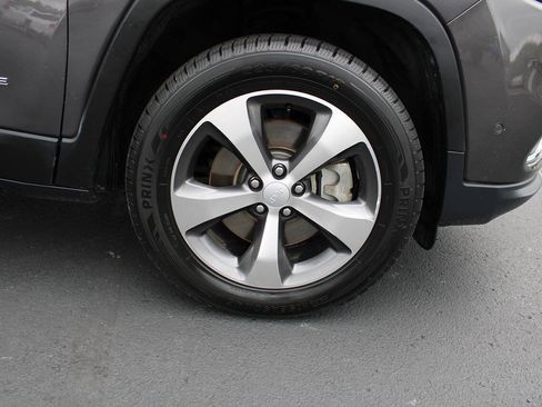 Used 2021 Jeep Cherokee Limited AWD/4WD image 17