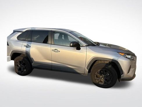 Used 2022 Toyota RAV4 LE FWD image 6