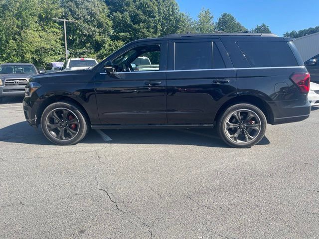 Used 2023 Ford Expedition Limited AWD/4WD image 2