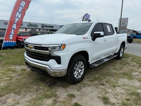 Used 2025 Chevrolet Silverado 1500 LT AWD/4WD image 3