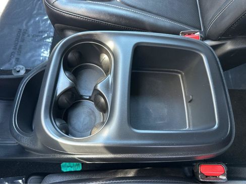 Used 2025 Chrysler Pacifica Select FWD image 30