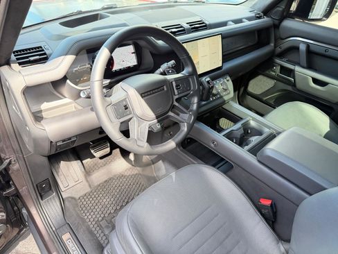 Used 2025 Land Rover Defender 110 AWD/4WD image 37