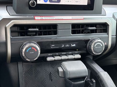 Used 2025 Toyota Tacoma SR5 AWD/4WD image 19