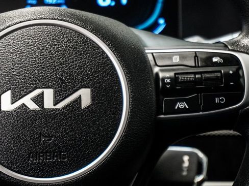 Used 2023 Kia Sportage LX image 16