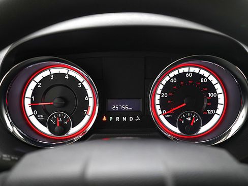 Used 2019 Dodge Grand Caravan SE w/ UConnect Hands-Free Group image 23