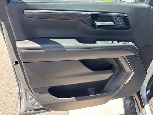 Certified 2025 Chevrolet Suburban Z71 AWD/4WD image 10