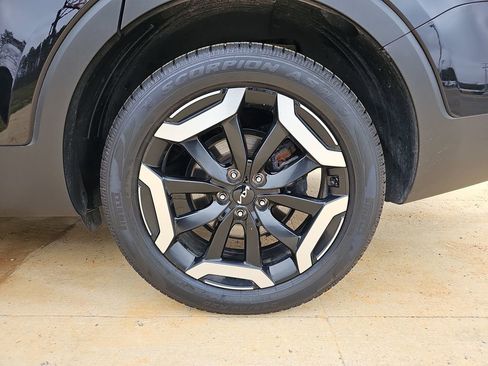Used 2024 Kia Telluride EX w/ EX Captain's Chair Package FWD image 21
