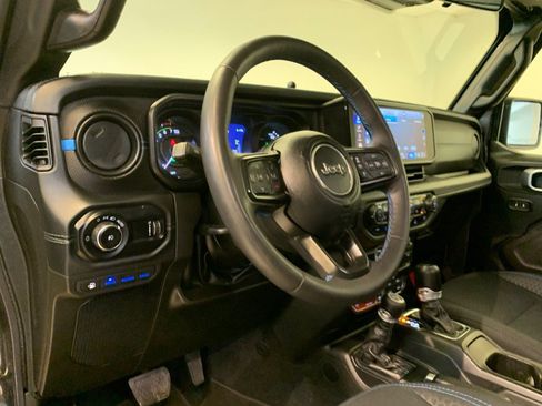 Used 2024 Jeep Wrangler Unlimited Rubicon 4xe w/ Convenience Group AWD/4WD image 14