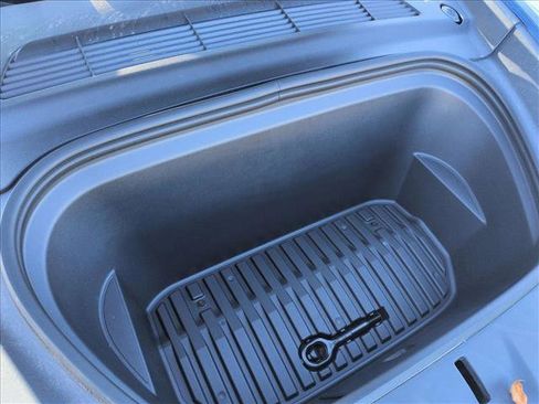 Used 2023 Tesla Model Y Long Range image 30