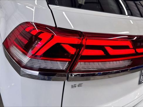 Used 2024 Volkswagen Atlas Cross Sport SE w/ Panoramic Sunroof Package FWD image 25