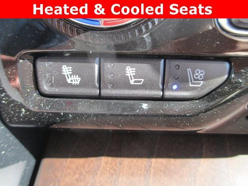 Used 2023 GMC Yukon Denali image 18