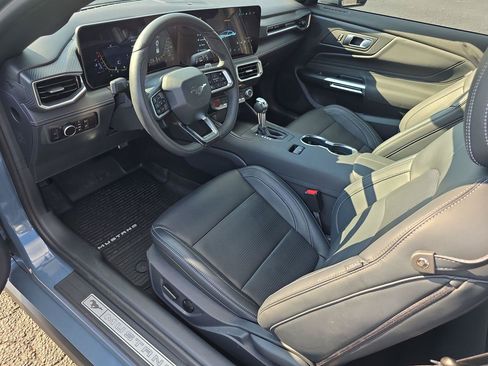 Used 2025 Ford Mustang GT Premium RWD image 4