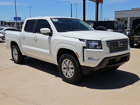 Used 2024 Nissan Frontier SV w/ SV Convenience Package image 4
