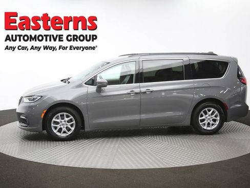 Used 2022 Chrysler Pacifica Touring-L image 60