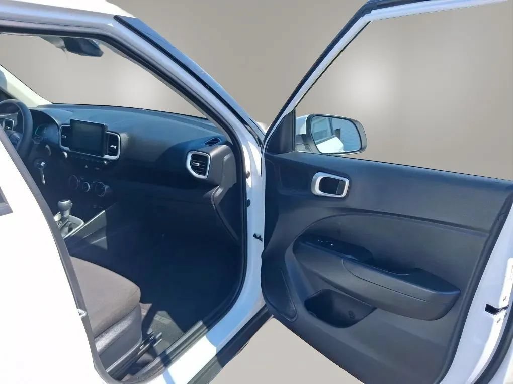 Used 2026 Hyundai Venue SE FWD image 30