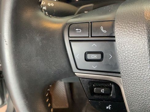 Used 2025 Toyota Camry SE w/ Convenience Package FWD image 15