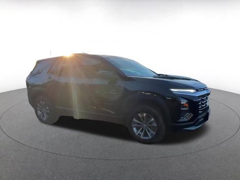 Used 2025 Chevrolet Equinox LT image 2