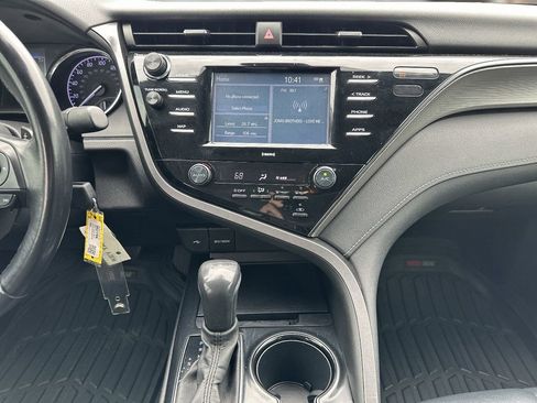 Used 2020 Toyota Camry SE image 8