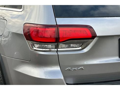 Used 2020 Jeep Grand Cherokee Laredo image 27