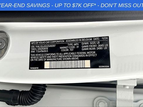 Used 2025 Volvo XC40 B5 Core image 27