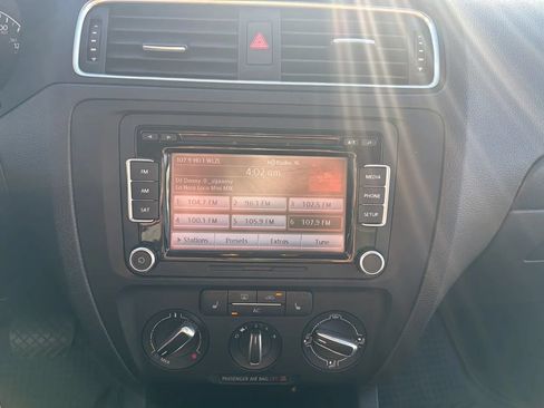 Used 2012 Volkswagen Jetta SE FWD image 17