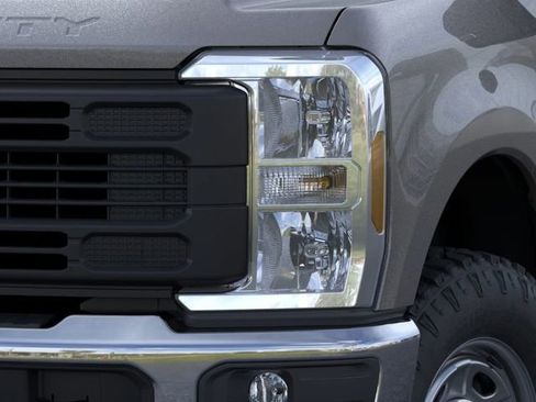 New 2026 Ford F250 XL w/ XL Off-Road Package AWD/4WD image 18