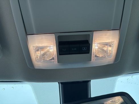 Used 2019 Ford Explorer Platinum image 23