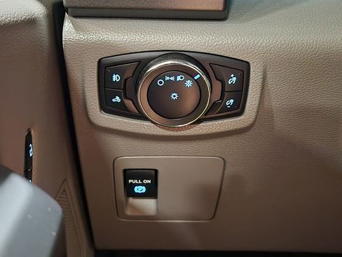 Used 2018 Ford F150 XLT image 40