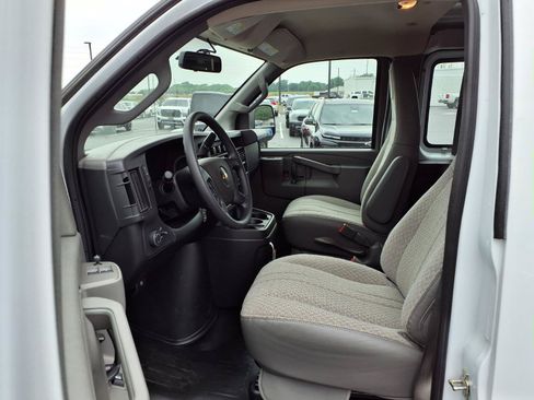 Used 2024 Chevrolet Express 3500 w/ Driver Convenience Package RWD image 17