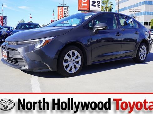 Used 2023 Toyota Corolla LE image 3