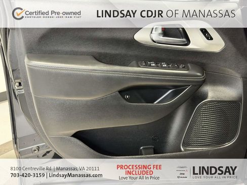 Used 2024 Chrysler Pacifica Premium FWD image 18