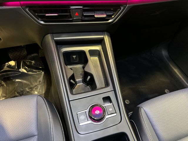 Certified 2025 Volkswagen Tiguan SE FWD image 27