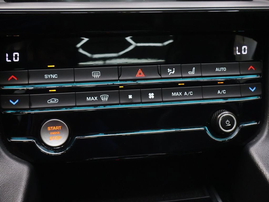 Used 2020 Jaguar F-PACE Prestige AWD/4WD image 25